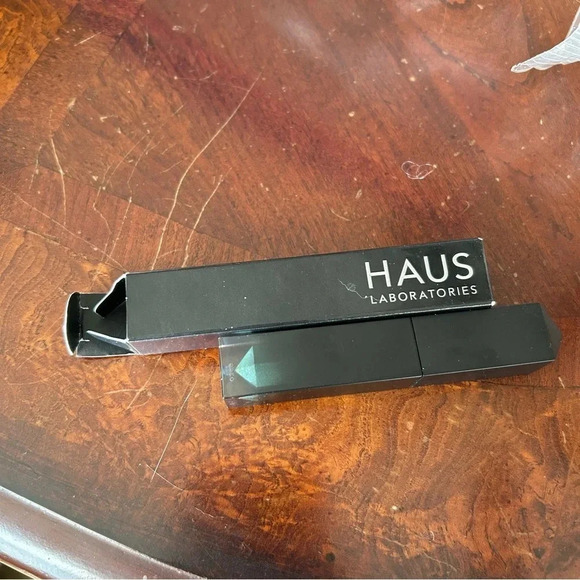 Haus Laboratories Glam Attack All Over Liquid Shimmer Powder in Dynasty - Picture 1 of 5